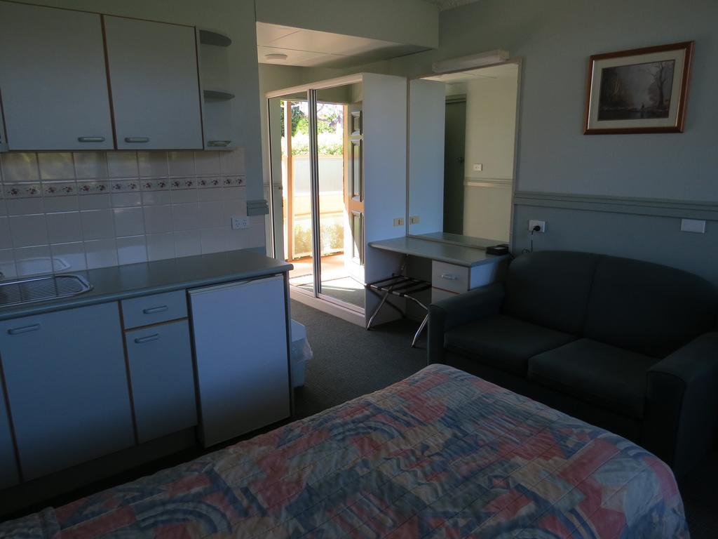 Golfview Lodge Bowral Room photo
