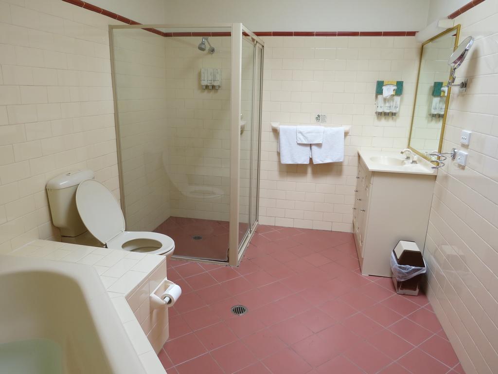 Golfview Lodge Bowral Room photo