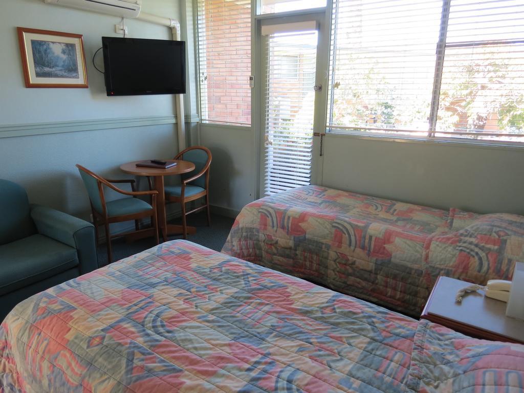 Golfview Lodge Bowral Room photo